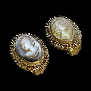✨Vintage Mother of Pearls Cameo Clip On Earrings